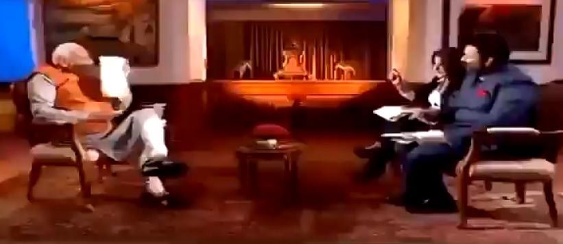  बादल और  राडार वाले ज्ञान से खुलासा: पहले से लिखे सवालों के लिखित जवाबों से ही देते हैं पीएम मोदी इंटरव्यू