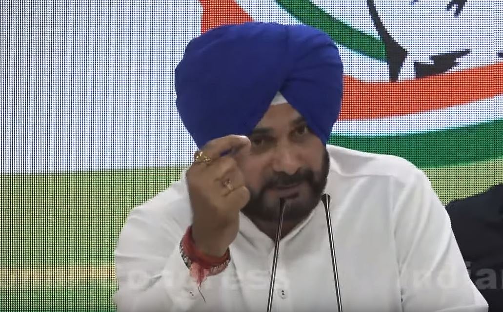 ऊंची दुकान फीकी पकवान हैं पीएम, उनकी सारी योजनाएं फेल, झूठ की लहर में डूब जाएंगें फेंकू मोदी: सिद्धू
