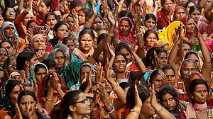 महिला सुरक्षा और सशक्तीकरण पर मोदी सरकार की नीयत में खोट, 5 साल में लगातार कम हुआ योजनाओं का बजट
