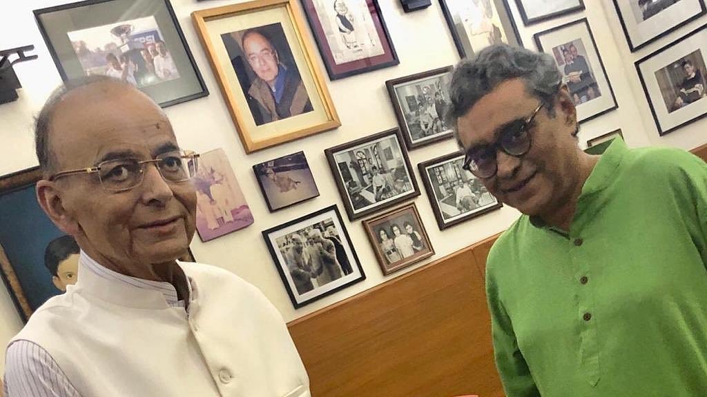 रविवार को राज्यसभा सांसद स्वप्न दासगुप्त ने यह तस्वीर ट्विटर पर शेयर की