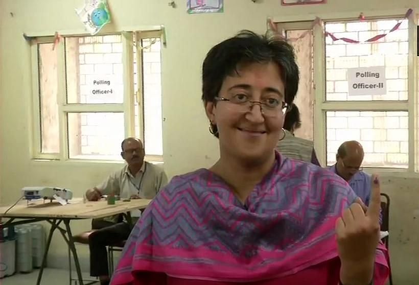 लोकसभा चुनाव: छठे चरण की 59 सीटों पर मतदान जारी, राहुल-सोनिया गांधी समेत कई दिग्गजों ने डाला वोट
