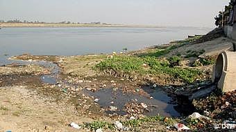 घटते जलस्तर से गंगा संकट में, जलकल विभाग ने जारी किया अलर्ट 