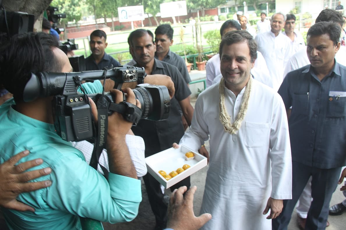 तस्वीरें: राहुल गांधी के जन्मदिन पर बधाइयों का तांता, किसी ने लगाई पेड़ तो किसी ने लंबी उम्र के लिए किया हवन