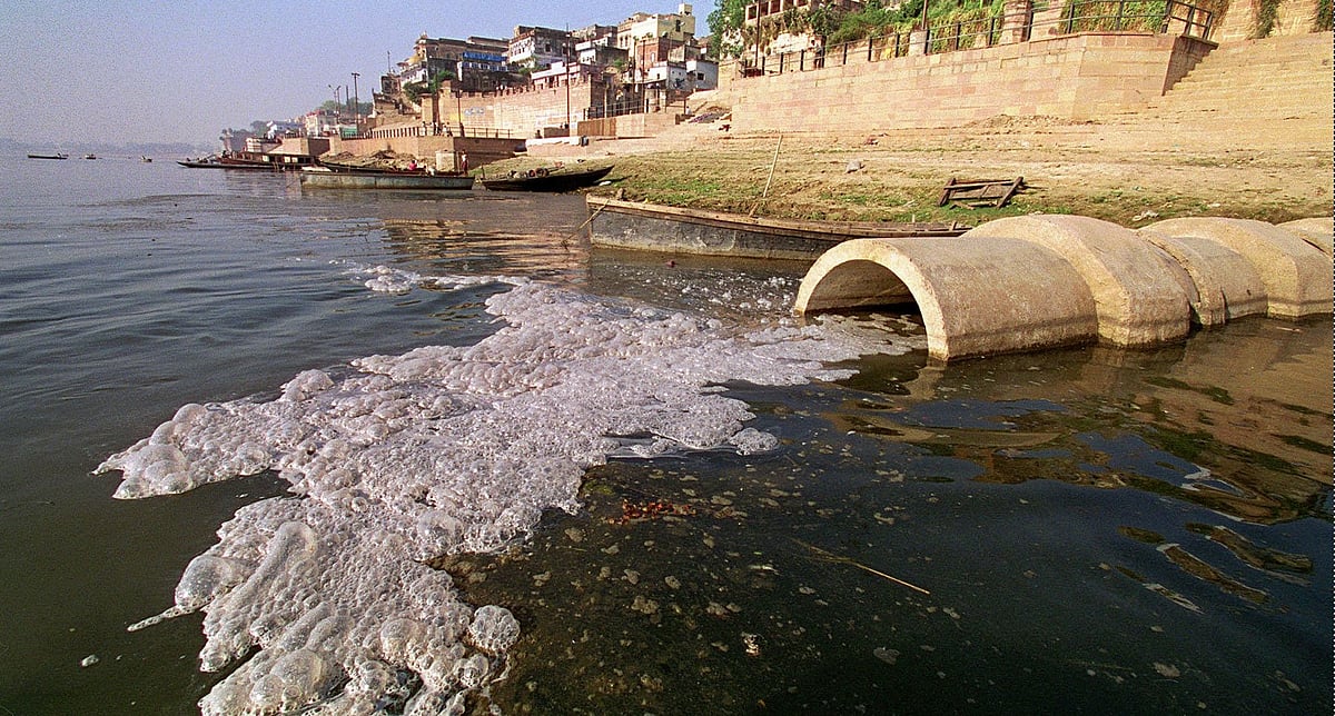 जो कारखाने कर रहे गंगा को मैला, उन्हें बंद किए बिना कैसे पूरा होगा मिशन क्लीन गंगा