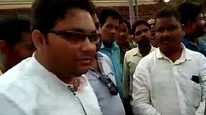 ओडिशा: बीजेडी विधायक की दबंगई, सरेआम जूनियर इंजीनियर से लगवाई उठक-बैठक, वीडियो वायरल