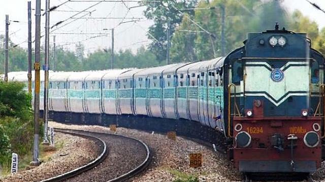 रेल टिकट घोटाला: दलालों के बाद विभागीय कर्मियों को दबोचने में जुटी एसआईबी, ऐसे करते थे फर्जीवाड़ा