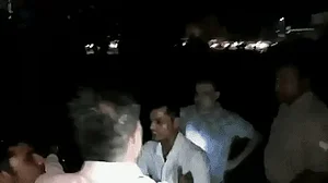 वीडियो: योगी‘राज’ में पत्रकारों के साथ बर्बरता जारी, ट्रेन हादसे को कवर करने गए पत्रकार की पुलिस ने की जमकर पिटाई