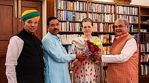 सोनिया गांधी से मिले मोदी के मंत्री, वायनाड दौरे पर राहुल गांधी, तस्वीरों में देखें कई और खबरें