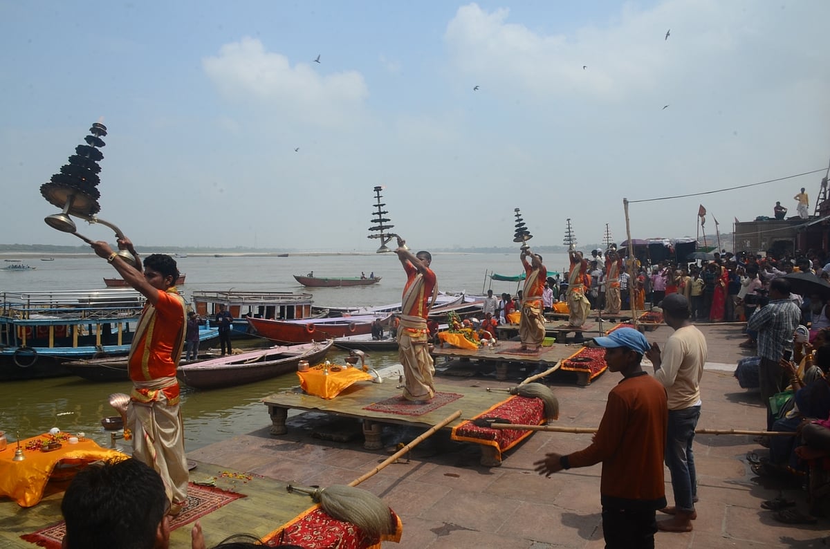 वाराणसी में मंदिरों के आस-पास शराब, मांसाहारी भोजन पर पूर्ण प्रतिबंध