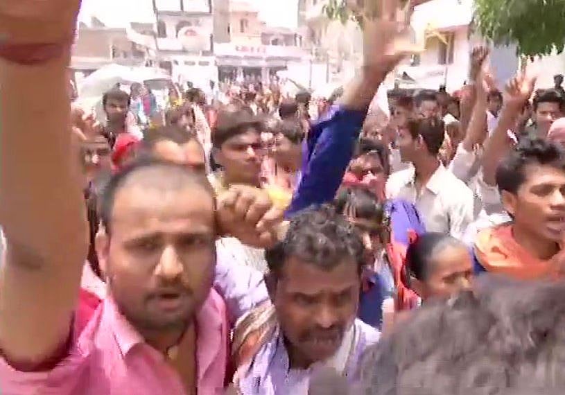 बिहार: 17 दिन में 108 बच्चों की मौत के बाद  मुजफ्फरपुर अस्पताल पहुंचे सीएम नीतीश, लगे मुर्दाबाद के नारे