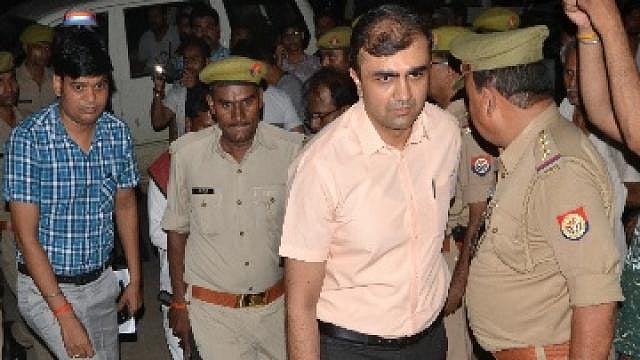 उत्तर प्रदेश: हमीरपुर में एक ही परिवार के 5 सदस्यों की हथौड़े से कुचलकर हत्या, वारदात को देखकर सहमे लोग