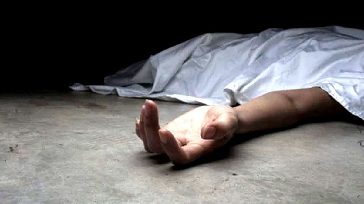 योगी राज में डॉक्टरों का नया ‘कारनामा’, मेरठ मेडिकल कॉलेज में मुर्दे का 10 बार किया एक्सरे, दो डॉक्टर सस्पेंड
