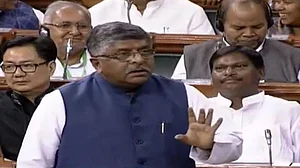 संसद में संग्राम के बीच तीन तलाक बिल पेश, विपक्षी दलों ने विधेयक पर उठाए सवाल, कहा- ये बिल संविधान के खिलाफ