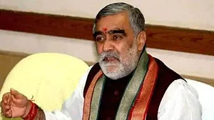 मोदी सरकार के मंत्री मानते हैं भूखे पेट लीची खाने से हो रहा है बिहार के बच्चों में इन्सेफेलाइटिस