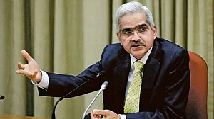 रिजर्व बैंक ने लगातार तीसरी बार घटाया रेपो रेट, 0.25 फीसदी की कटौती का ऐलान, कम होगी ईएमआई