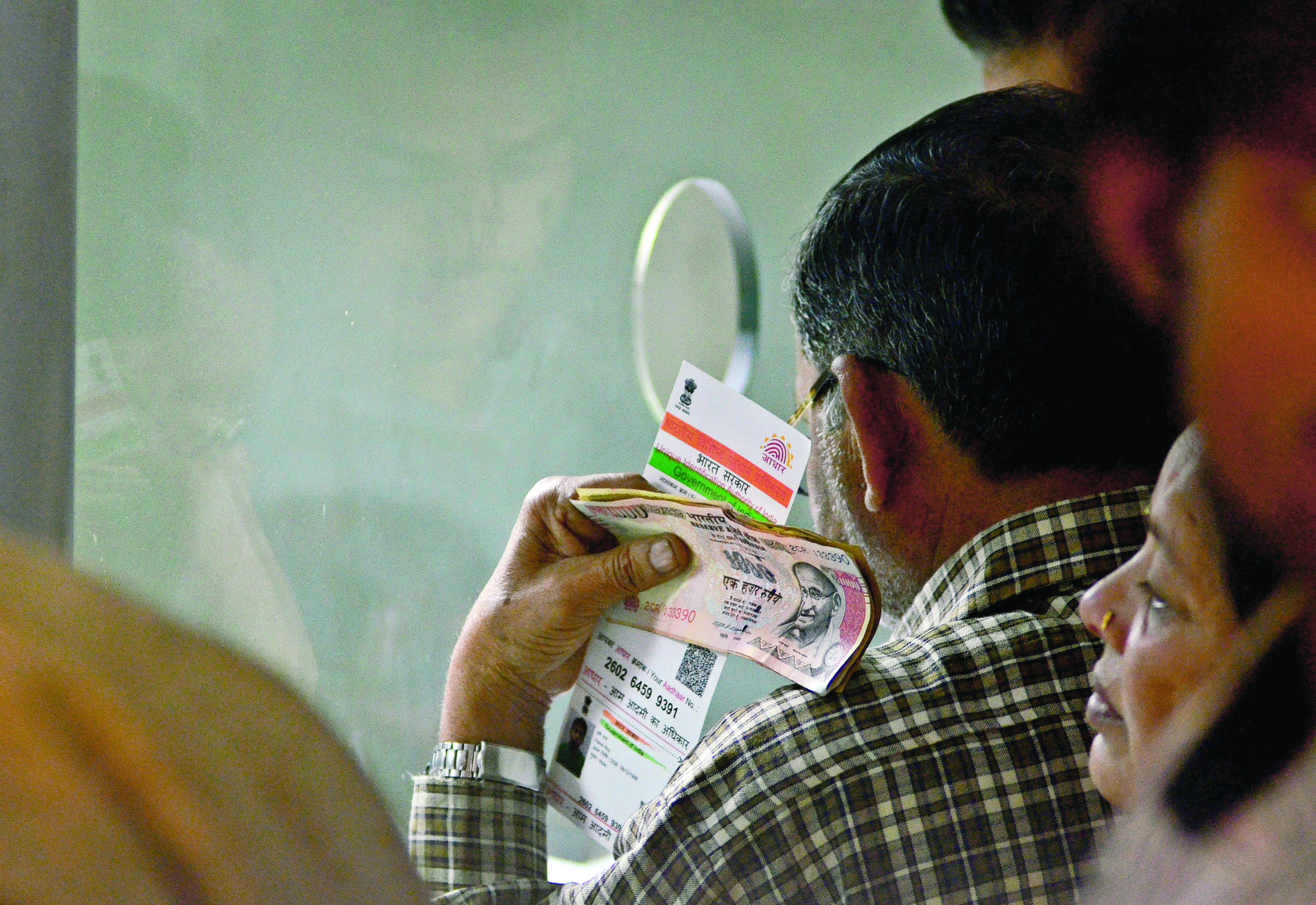  ‘आधारित’ होने से उलट, निजता के अधिकार का विरोधी है आधार