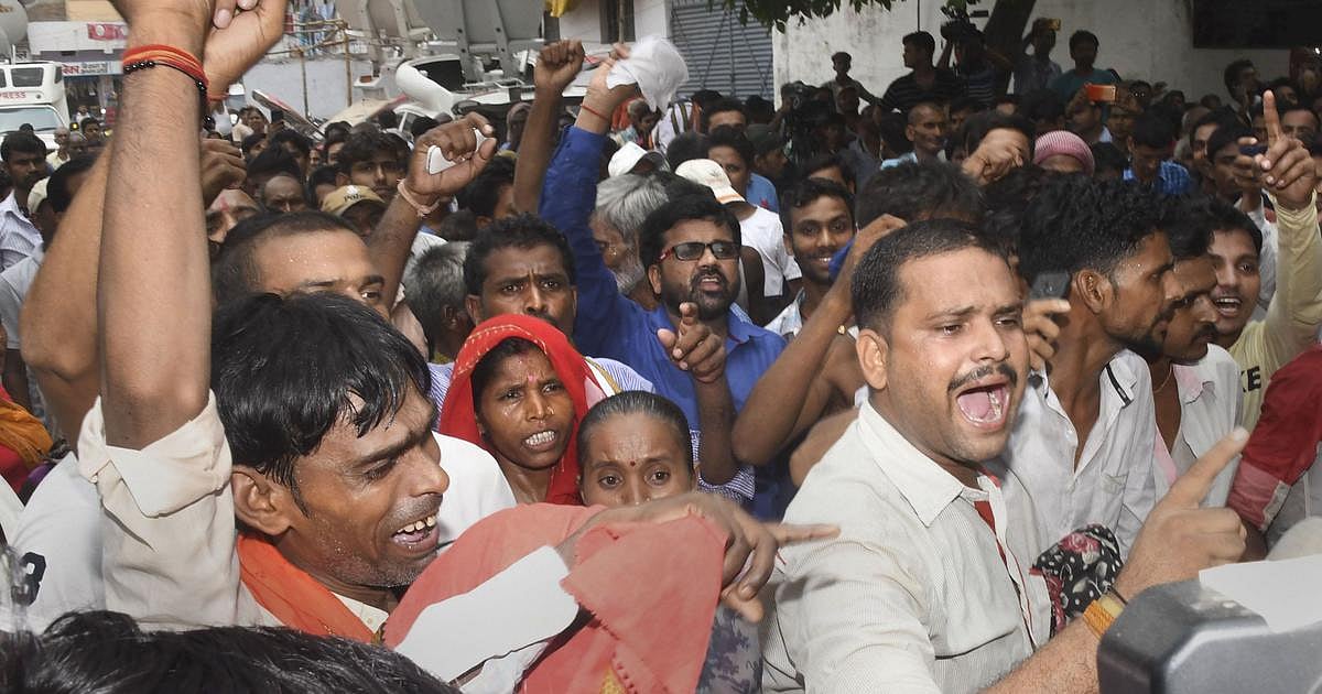 बिहार: चमकी बुखार से बच्चों की मौत का सिलसिला जारी,  लोगों को फूटा गुस्सा, सीएम नीतीश  का मांगा इस्तीफा