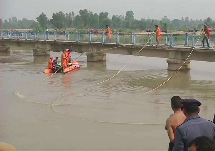 लखनऊ में बड़ा सड़क हादसा, इंदिरा नहर में गिरा बारातियों से भरा पिकअप, 7 बच्चे बहे, सर्च ऑपरेशन जारी