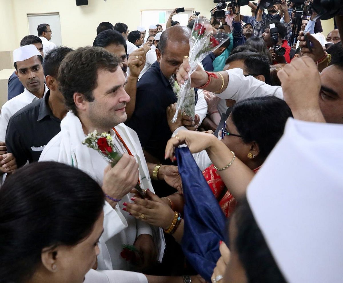 तस्वीरें: राहुल गांधी के जन्मदिन पर बधाइयों का तांता, किसी ने लगाई पेड़ तो किसी ने लंबी उम्र के लिए किया हवन