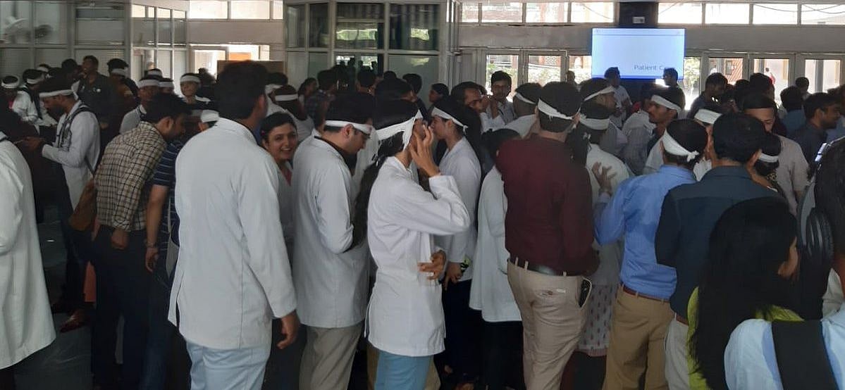  देश भर में डॉक्टरों की हड़ताल से मरीज बेहाल, तस्वीरों में देखें प्रदर्शन