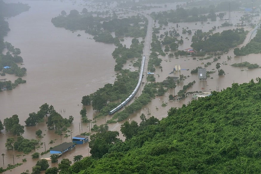 सावधान मुंबई! आज भी भारी बारिश का अलर्ट, कल महालक्ष्मी एक्सप्रेस में फंस गए थे हजार से ज्यादा यात्री