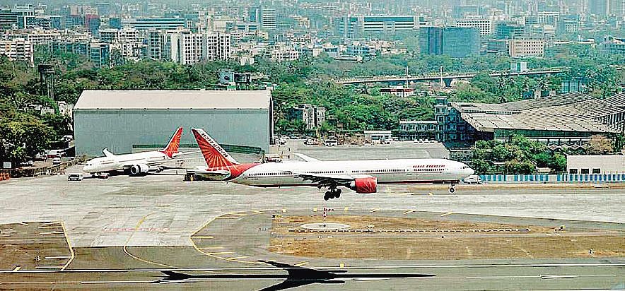 मुनाफा कमा रहे तीन एयरपोर्ट अडानी को देकर आखिर मोदी सरकार ने कर दी अपनी नीयत साफ