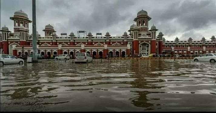 यूपी में आंधी और भारी बारिश का कहर, 15 लोगों की मौत, दर्जनों गांव डूबे, ये इलाके सबसे ज्यादा प्रभावित