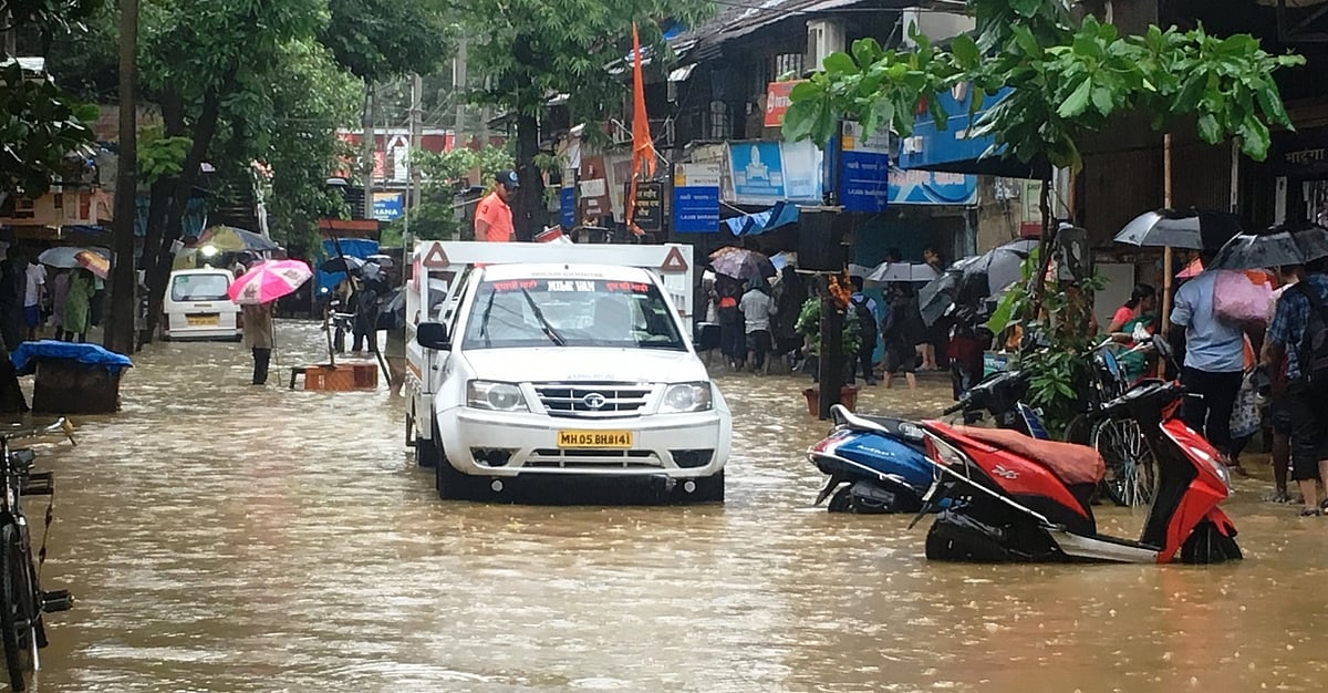 मुंबई में भारी बारिश से 4 की मौत, लगातार चौथे दिन बेहाल रही आर्थिक राजधानी