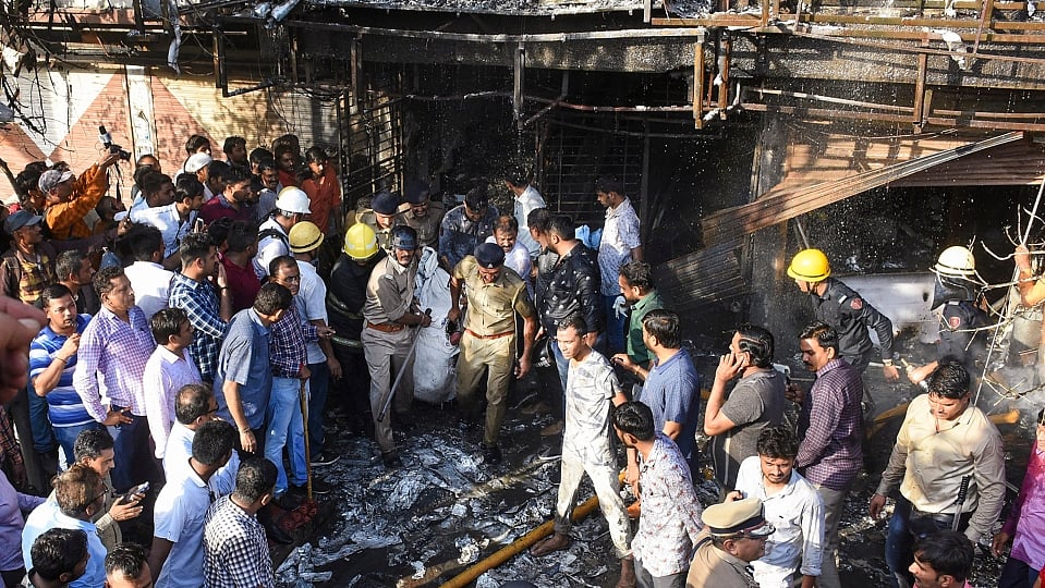 सूरत अग्निकांड: पुलिस ने दाखिल की चार्जशीट, अब तक 11 लोग गिरफ्तार, हादसे में 22 बच्चों की हुई थी दर्दनाक मौत 