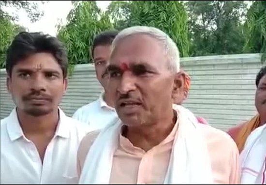 बीजेपी विधायक  ने  मोदी और योगी को बताया भगवान का दूत, कहा- ये हिन्दूवादी जड़ों को कमजोर नहीं होने देंगे