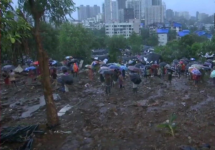 मुबंई-पुणे में भारी बारिश बनी जानलेवा, कई जगहों पर गिरी दीवारें, 22 लोगों की मौत, सीएम ने किया मुआवजे का ऐलान