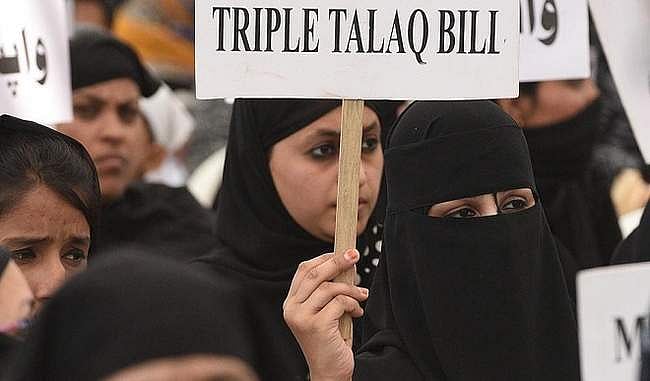 लोकसभा में मंजूरी के लिए आज तीन तलाक बिल पेश करेगी मोदी सरकार, सहयोगी जेडीयू समेत कई पार्टियां बिल के खिलाफ