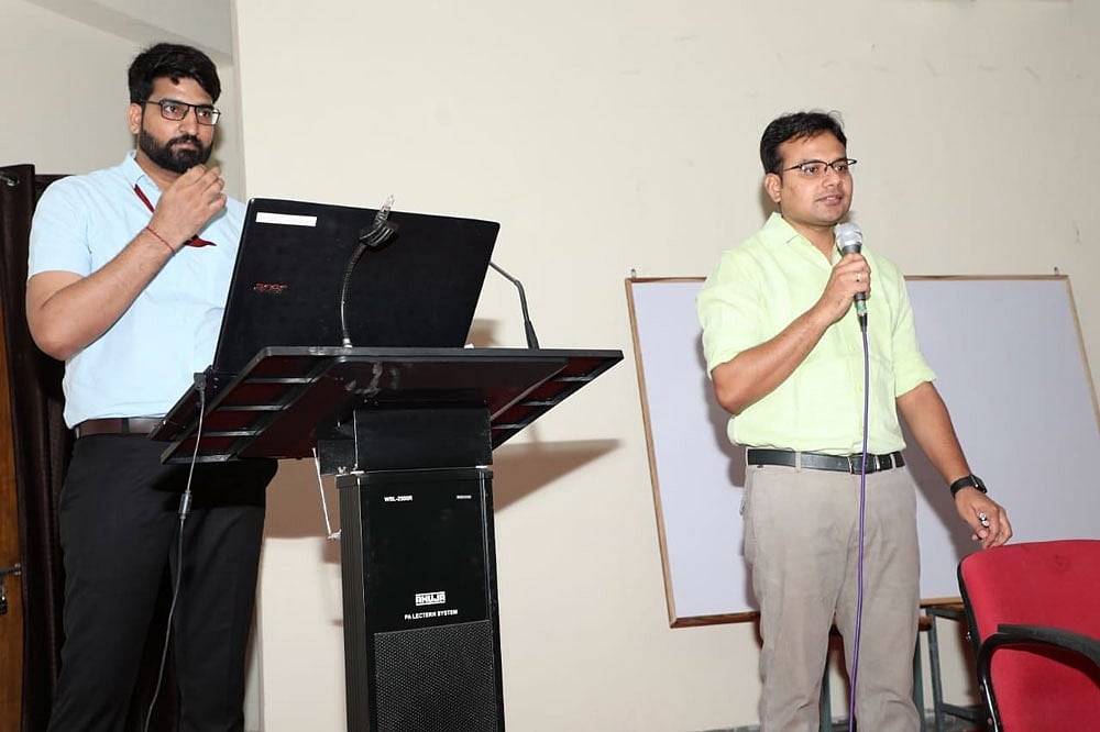 मध्य प्रदेशः रंग लाई कमलनाथ सरकार की पहल, अफसरों की कोचिंग में पढ़ने बड़े शहरों से घर लौट रहे छात्र 