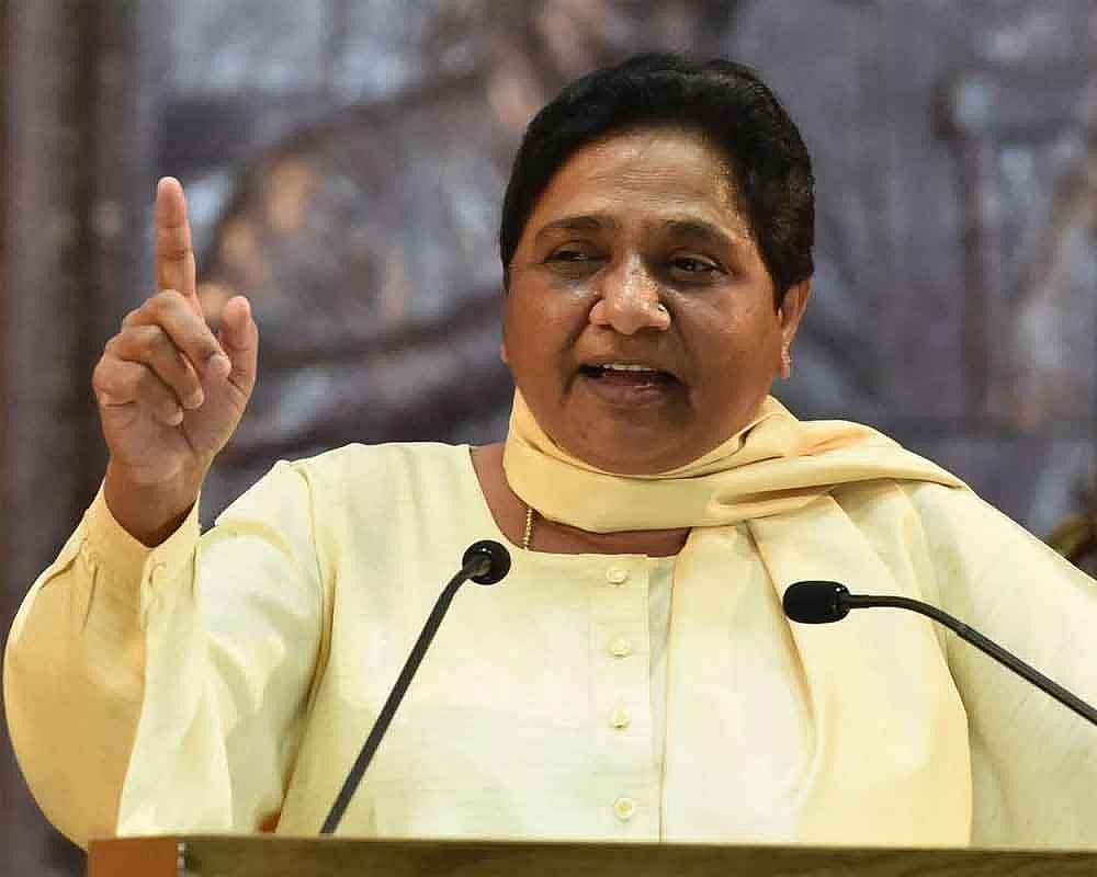 आयकर विभाग ने मायावती के भाई पर कसा शिकंजा, 400 करोड़ रुपये की संपत्ति को किया जब्त