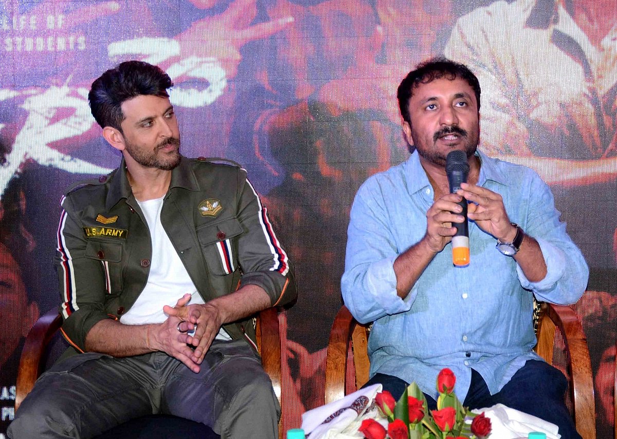 ‘सुपर 30’ के ‘आनंद’ पहुंचे पटना,  असली आनंद कुमार का लिया आशीर्वाद