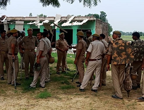 योगी राज में गौकशी के शक में बड़ा बवाल, फतेहपुर में मदरसे को किया आग के हवाले, पथराव के बाद पुलिस बल तैनात