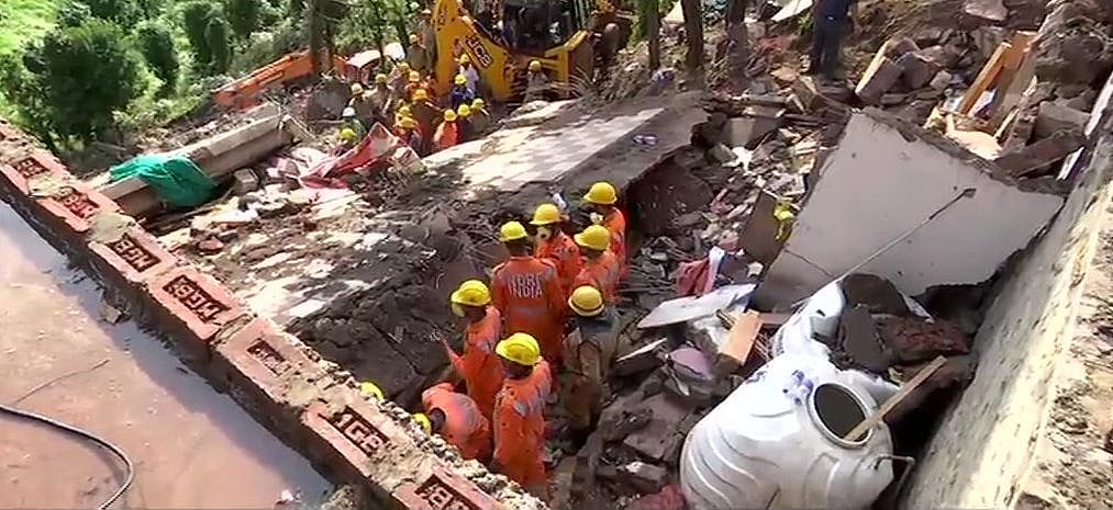 हिमाचल: इमारत ढहने के बाद कुमारहट्टी में दूसरे दिन रेस्क्यू ऑपरेशन, अब तक 12 जवानों समेत 13 लोगों के शव बरामद