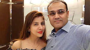 जानिए क्रिकेटर वीरेंद्र सहवाग की पत्नी को किसने लगाया 4.5 करोड़ का चूना, धोखाधड़ी का केस दर्ज