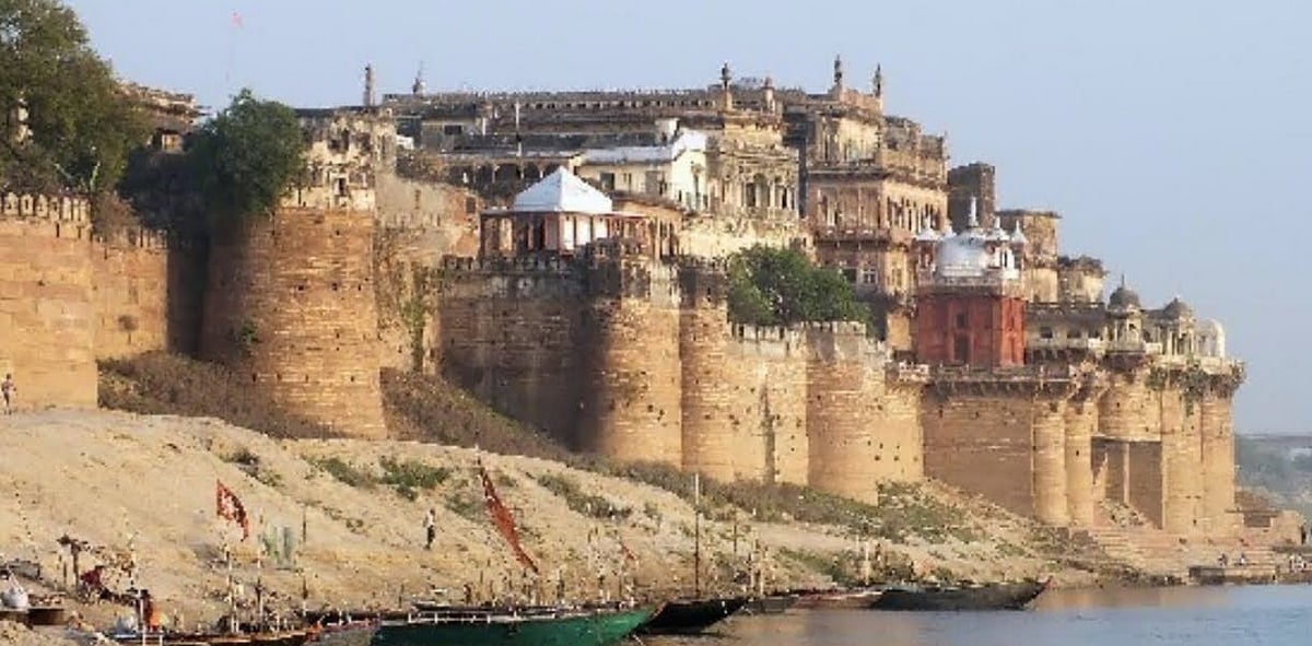 जिस चुनार के किले में प्रियंका गांधी ने काटी रात, रहस्यों से भरा और हैरान करने वाला है उसका इतिहास 