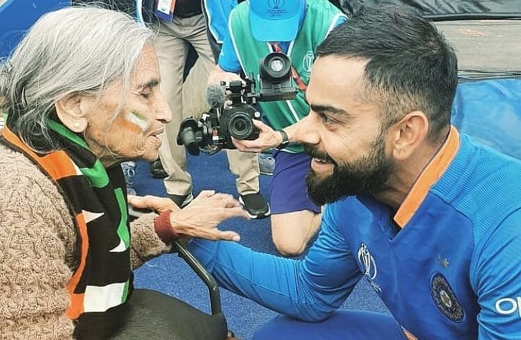 वर्ल्ड कप 2019: सेमीफाइनल और फाइनल में भी टीम इंडिया की ‘सुपर फैन’ का दिखेगा जलवा, विराट ने कर दिया इंतजाम