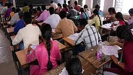 पीएम मोदी के गुजरात में सामूहिक नकल का खुलासा, 12वीं क्लास के हजार छात्रों ने एक सवाल का एक जैसा दिया जवाब