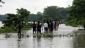 देश का आधा हिस्सा बारिश और बाढ़ की चपेट में, कहीं सड़कें जलमग्न तो कहीं डूब गए पूरे गांव, जनजवीन अस्त व्यस्त