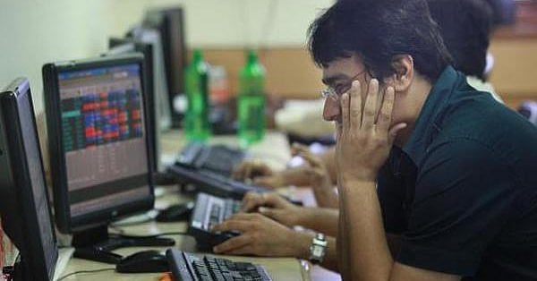  बाजार को पंसद नहीं आया मोदी सरकार का बजट, लाल हुआ शेयर बाजार 