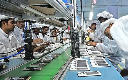 मोदी सरकार में मोबाइल हैंडसेट सेक्टर की टूटी कमर, दो साल में गईं 2.50 लाख लोगों की नौकरियां, बाजार पर चीन का कब्जा