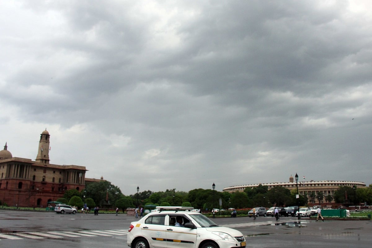 दिल्ली-एनसीआर के लोगों को गर्मी से जल्द मिल सकती है राहत, अगले 48 घंटों में हल्की बारिश की संभावना