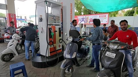 बजट 2019: मोदी सरकार का बजट पेश, अब महंगाई के लिए हो जाइए तैयार, कल से 2 रुपए महंगे हो जाएंगे पेट्रोल-डीजल