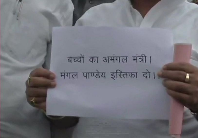 बिहार : एईएस के मुद्दे पर विधानसभा में हंगामा, विपक्ष स्वास्थ्य मंत्री के इस्तीफे पर अड़ा