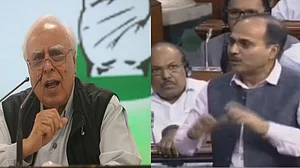 कर्नाटक संकटः कांग्रेस ने बीजेपी को ठहराया जिम्मेदार, अधीर चौधरी बोले- लोकतंत्र की धज्जियां उड़ा रहा सत्ताधारी दल