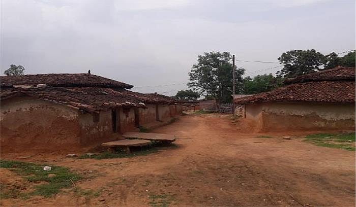 सोनभद्र नरसंहार नौकरशाहों-भूमाफिया की मिलीभगत का नतीजा, सालों से चल रही आदिवासियों की जमीन हड़पने की कोशिश
