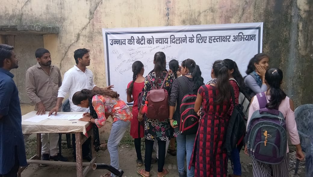 उन्नाव रेप पीड़िता को न्याय के लिए  कांग्रेस का हस्ताक्षर अभियान, लाखों लड़कियों ने हिस्सा लेकर जताया गुस्सा